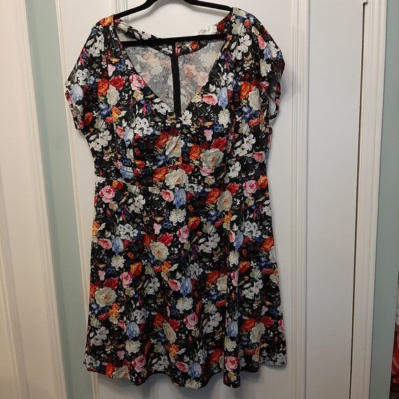 Cherry Velvet Plus floral fit-and-flare dress - Picture 1 of 1